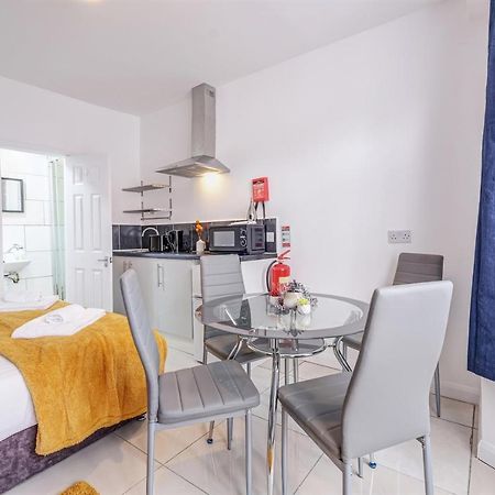 Fernbank Rooms Sudbury Hill, Harrow, Self-Contained Studios With En-Suite Harrow on the Hill Exterior photo