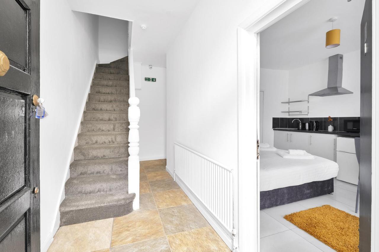 Fernbank Rooms Sudbury Hill, Harrow, Self-Contained Studios With En-Suite Harrow on the Hill Exterior photo