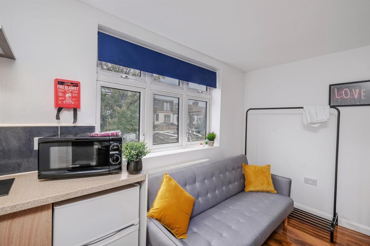 Fernbank Rooms Sudbury Hill, Harrow, Self-Contained Studios With En-Suite Harrow on the Hill Exterior photo