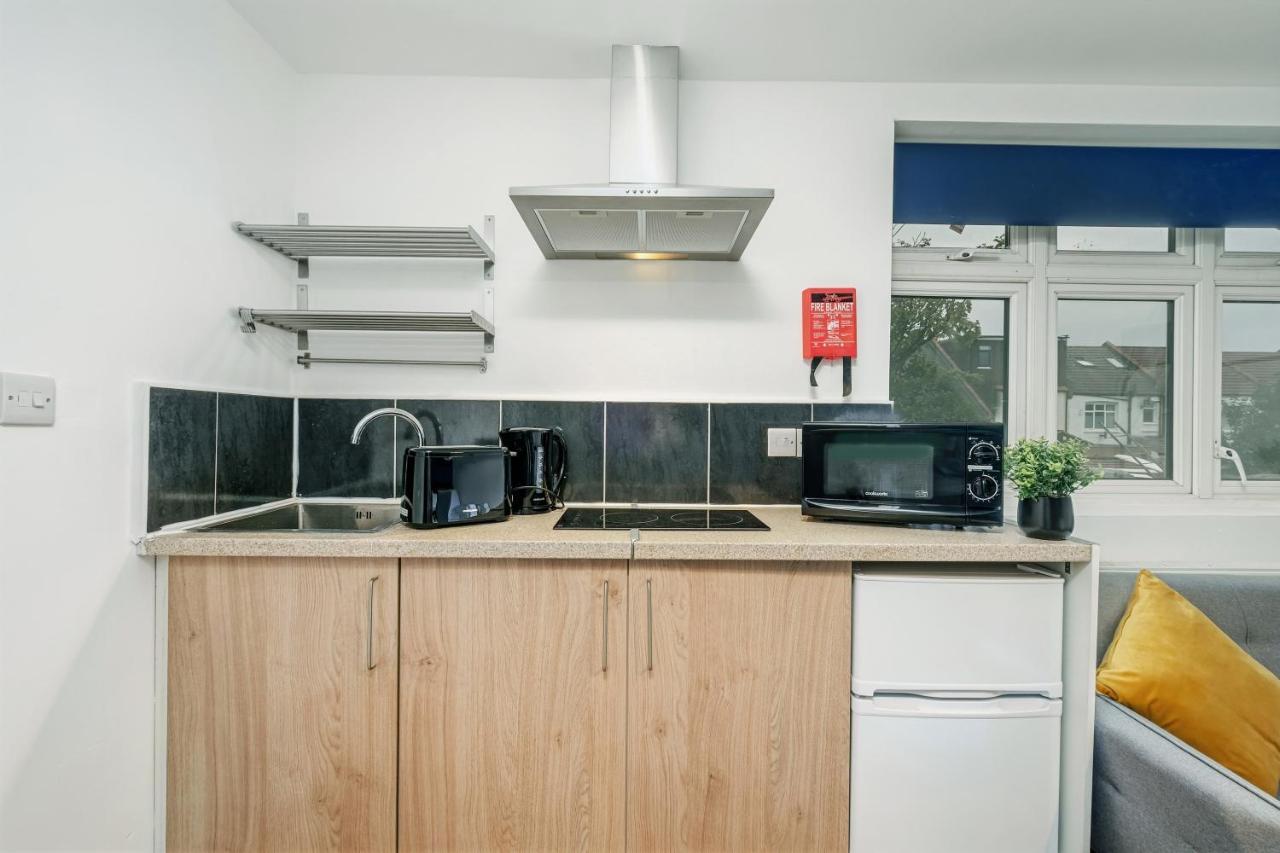 Fernbank Rooms Sudbury Hill, Harrow, Self-Contained Studios With En-Suite Harrow on the Hill Exterior photo