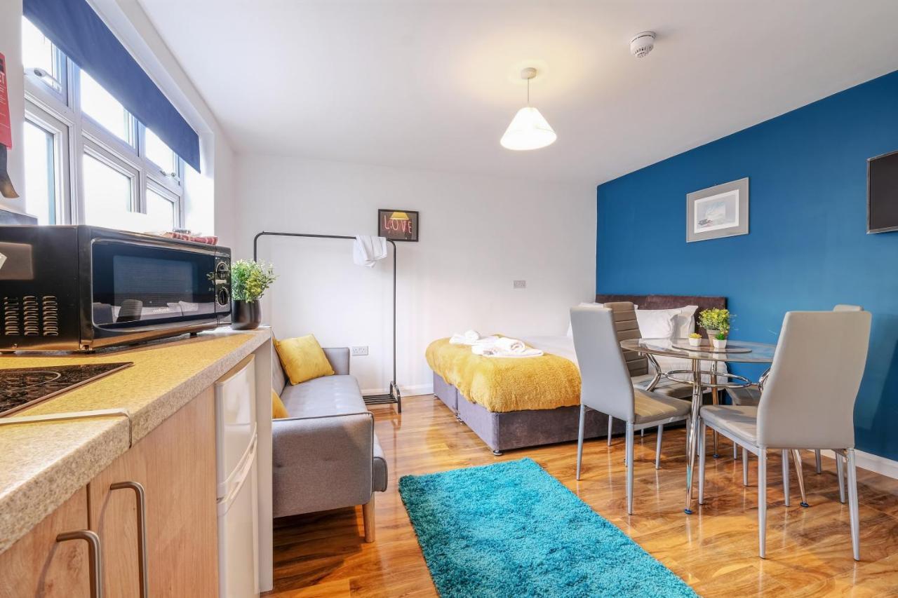 Fernbank Rooms Sudbury Hill, Harrow, Self-Contained Studios With En-Suite Harrow on the Hill Exterior photo