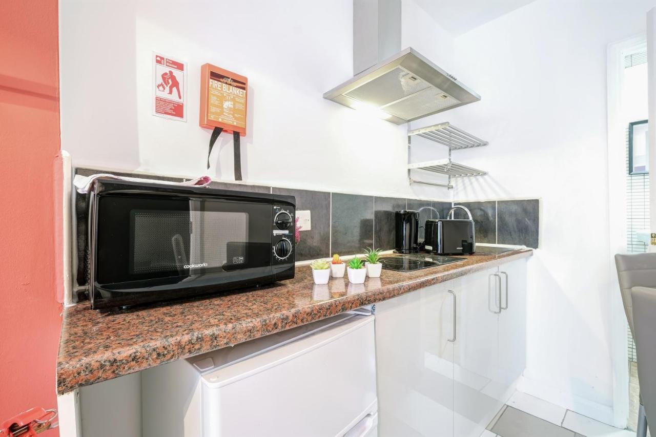 Fernbank Rooms Sudbury Hill, Harrow, Self-Contained Studios With En-Suite Harrow on the Hill Exterior photo